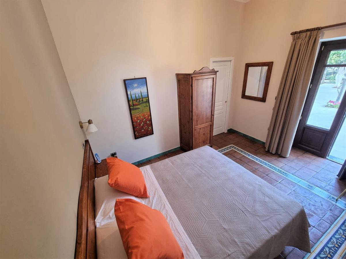 Casa Fifina Rooms サンテジーディオ・デル・モンテ・アルビーノ エクステリア 写真